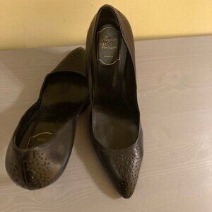 Roger Vivier black leather and patent pumps, size 40.5